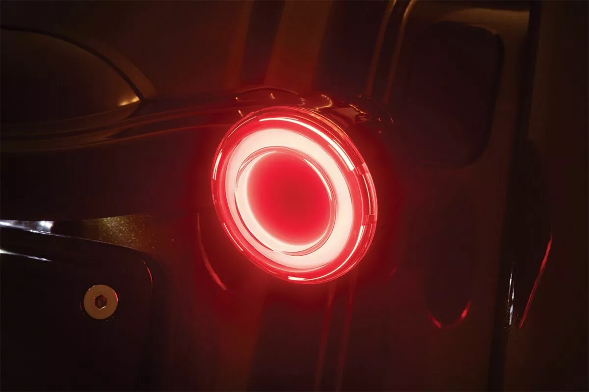 Tracer L.E.D. Перетворення задніх покажчиків повороту