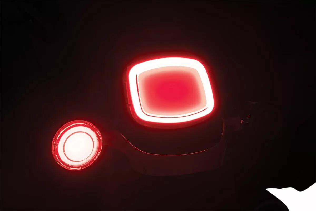Tracer L.E.D. Перетворення задніх покажчиків повороту